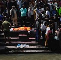 Potret Haru Kremasi Korban Tewas Akibat Kerusuhan di Nepal
