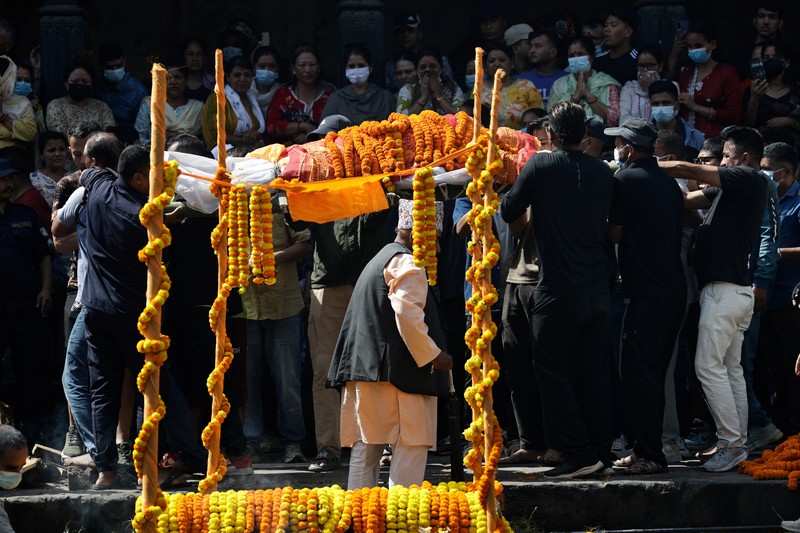 Jenazah korban meninggal dunia akibat protes antikorupsi saat proses kremasi di kompleks kuil Pashupatinath, Sungai Bagmati, Kathmandu, Nepal, Jumat (12/9/2025).(REUTERS/Navesh Chitrakar) Jenazah korban meninggal dunia akibat protes antikorupsi saat proses kremasi di kompleks kuil Pashupatinath, Sungai Bagmati, Kathmandu, Nepal, Jumat (12/9/2025).(REUTERS/Navesh Chitrakar)