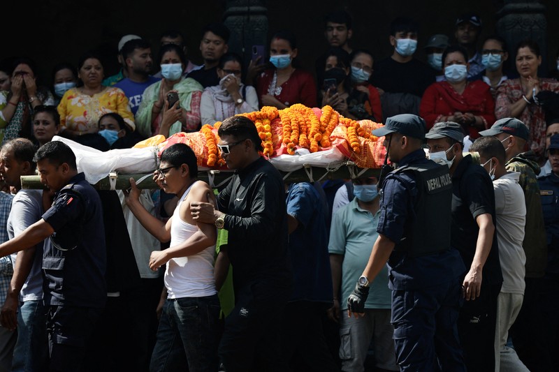 Jenazah korban meninggal dunia akibat protes antikorupsi saat proses kremasi di kompleks kuil Pashupatinath, Sungai Bagmati, Kathmandu, Nepal, Jumat (12/9/2025).(REUTERS/Navesh Chitrakar) Jenazah korban meninggal dunia akibat protes antikorupsi saat proses kremasi di kompleks kuil Pashupatinath, Sungai Bagmati, Kathmandu, Nepal, Jumat (12/9/2025).(REUTERS/Navesh Chitrakar)