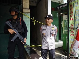 Video Gegana-Puslabfor Polri Tiba di TKP Ledakan Rumah Misterius Pamulang
