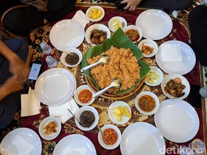 Menikmati Makan Ngidang Tradisi Palembang di Museum Al-Quran Al-Akbar