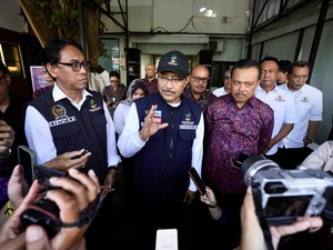 Mensos Jenguk & Serahkan Santunan untuk Korban Banjir Bali