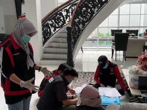 Rumah Kadinkes Kota Bengkulu Digeledah Kejari, 32 Dokumen-2 HP Disita