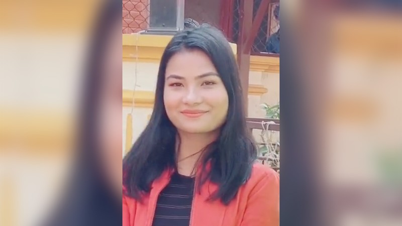 Para demonstran merayakan setelah memasuki kompleks Parlemen selama protes terhadap pembunuhan 19 orang pada hari Senin setelah protes antikorupsi yang dipicu oleh larangan media sosial, yang kemudian dicabut, selama jam malam di Kathmandu, Nepal, 9 September 2025. (REUTERS/Adnan Abidi)