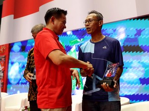Jejak Emas dari Atas: Tentang Perjalanan Candra Wijaya