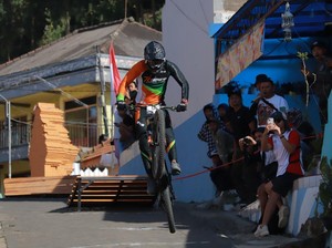 Keseruan Para Downhiller Tampil di Kejuaraan 76 IDH URBAN 2025 di Pasuruan