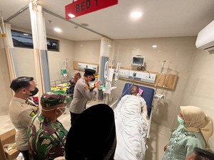 Kapolres Tangsel Jenguk Korban Ledakan Gas Pamulang di RS Ciputat