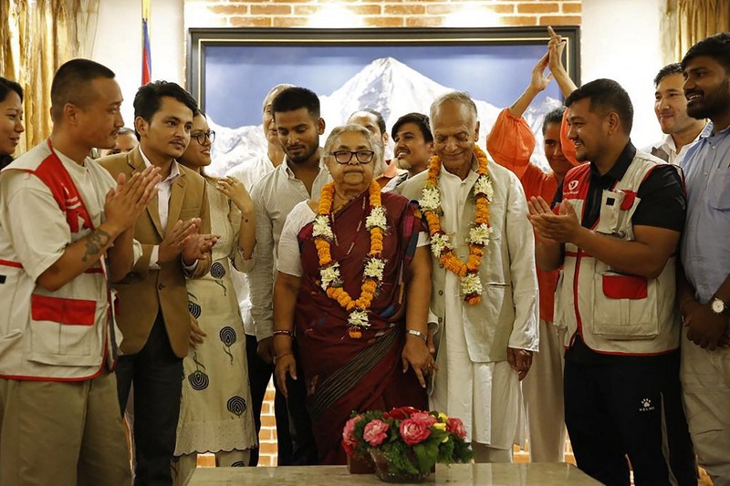 Mantan ketua Mahkamah Agung Nepal, Sushila Karki, diambil sumpahnya untuk memimpin sebagai perdana menteri Nepal, Jumat (12/9/2025). Transisi pergantian kepemimpinan ini dilakukan setelah rangkaian aksi protes yang terjadi untuk menggulingkan pemerintah. Mantan ketua Mahkamah Agung Nepal, Sushila Karki, diambil sumpahnya untuk memimpin sebagai perdana menteri Nepal, Jumat (12/9/2025). Transisi pergantian kepemimpinan ini dilakukan setelah rangkaian aksi protes yang terjadi untuk menggulingkan pemerintah. (Sujan GURUNG / AFP)