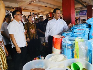 Mentan Amran Pastikan Guyur 1,3 Juta Ton Beras SPHP hingga Desember