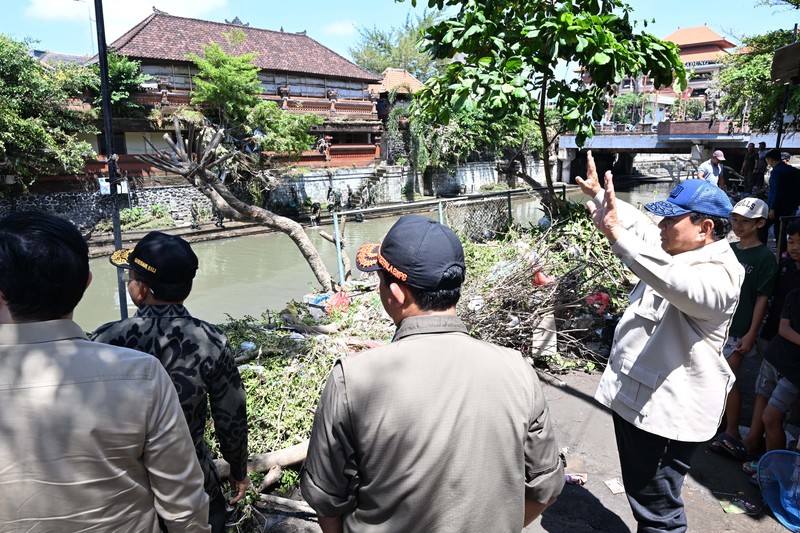 Presiden Prabowo Subianto meninjau lokasi terdampak banjir di kawasan Pasar Kumbasari, Denpasar, Bali, Sabtu (13/9/2025). Presiden Prabowo Subianto meninjau lokasi terdampak banjir di kawasan Pasar Kumbasari, Denpasar, Bali, Sabtu (13/9/2025). (Dok. BPMI)