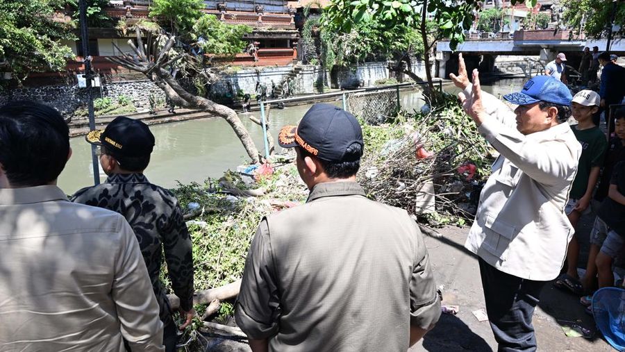 Presiden Prabowo Subianto meninjau lokasi terdampak banjir di kawasan Pasar Kumbasari, Denpasar, Bali, Sabtu (13/9/2025). Presiden Prabowo Subianto meninjau lokasi terdampak banjir di kawasan Pasar Kumbasari, Denpasar, Bali, Sabtu (13/9/2025). (Dok. BPMI)