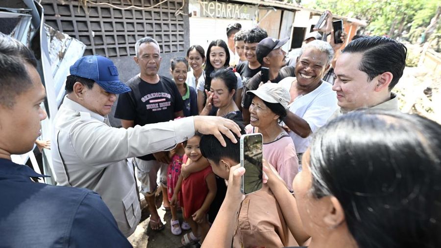 Presiden Prabowo Subianto meninjau lokasi terdampak banjir di kawasan Pasar Kumbasari, Denpasar, Bali, Sabtu (13/9/2025). Presiden Prabowo Subianto meninjau lokasi terdampak banjir di kawasan Pasar Kumbasari, Denpasar, Bali, Sabtu (13/9/2025). (Dok. BPMI)