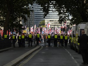 Video: Ricuh Demo di London, 26 Polisi Luka 25 Pendemo Ditangkap