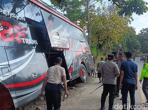 Kisah Pilu Anak Ini Jadi Sebatang Kara Usai Ortu-Adik Tewas Laka Bromo
