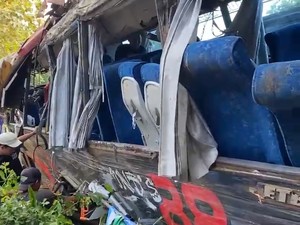 Ringseknya Bus Wisata Tabrak Rumah Tewaskan 6 Korban di Probolinggo