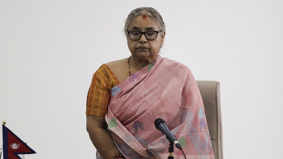 Perdana Menteri baru Nepal, Sushila Karki, menyampaikan pernyataan publik perdana usai dilantik, Minggu (14/9/2025). (Navesh Chitrakar/Navesh Chitrakar)