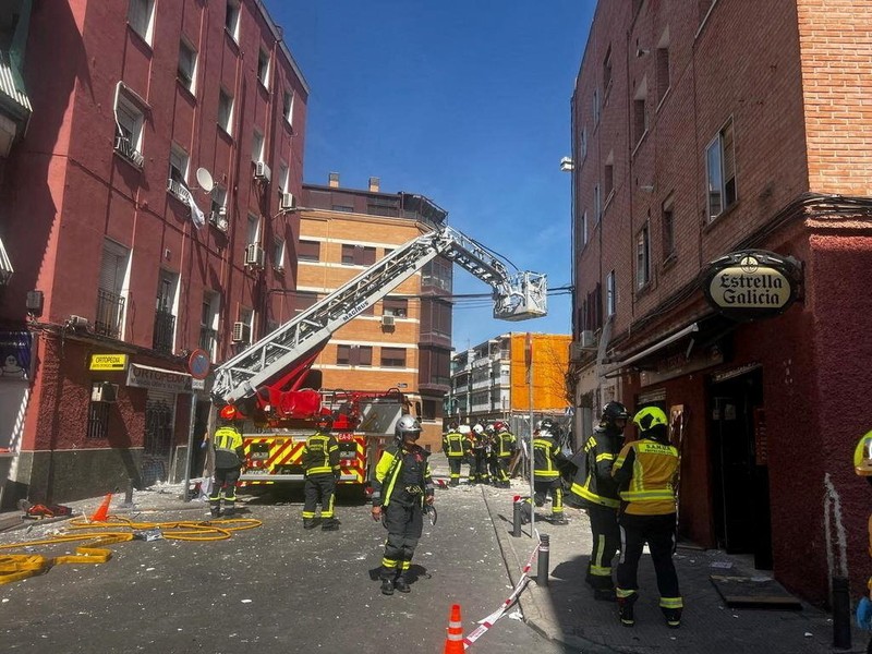 Sebanyak 25 orang terluka, tiga di antaranya luka berat, akibat ledakan di sebuah kafe di Madrid, Spanyol, Sabtu (13/9/2025). (via REUTERS TV/Madrid Emergency Services)