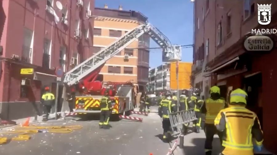 Sebanyak 25 orang terluka, tiga di antaranya luka berat, akibat ledakan di sebuah kafe di Madrid, Spanyol, Sabtu (13/9/2025). Sebanyak 25 orang terluka, tiga di antaranya luka berat, akibat ledakan di sebuah kafe di Madrid, Spanyol, Sabtu (13/9/2025). (via REUTERS TV/Madrid Emergency Services)