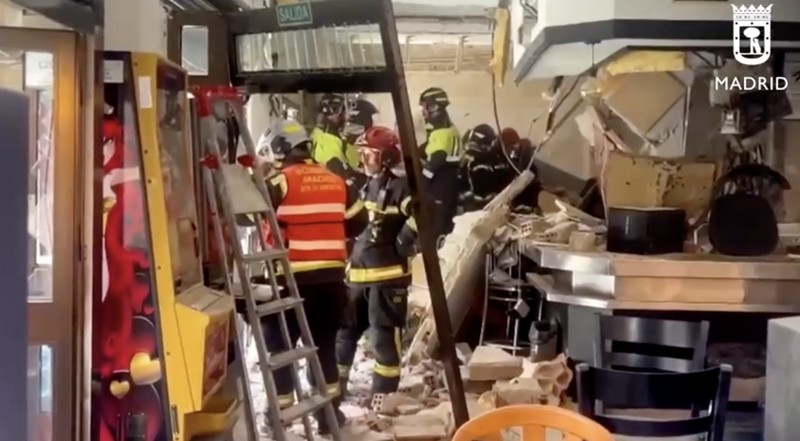 Sebanyak 25 orang terluka, tiga di antaranya luka berat, akibat ledakan di sebuah kafe di Madrid, Spanyol, Sabtu (13/9/2025). (via REUTERS TV/Madrid Emergency Services)