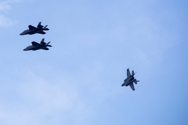 Tensi antara Amerika Serikat dengan Venezuela memanas pekan ini.
Washington bahkan mengerahkan lima jet tempur siluman tercanggih F-35 ke Puerto Rico pada Sabtu (13/9/2025), sekutu AS yang merupakan tetangga Venezuela. (REUTERS/Ricardo Arduengo)