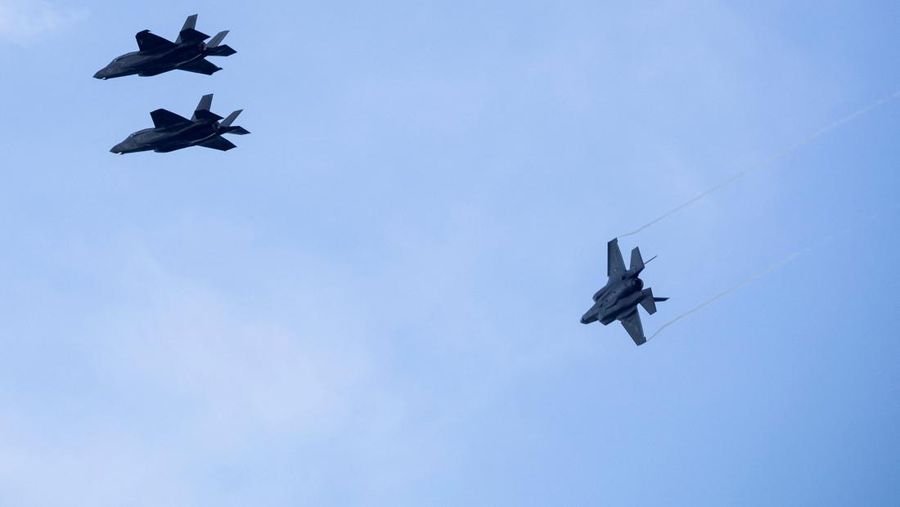 Tensi antara Amerika Serikat dengan Venezuela memanas pekan ini.
Washington bahkan mengerahkan lima jet tempur siluman tercanggih F-35 ke Puerto Rico pada Sabtu (13/9/2025), sekutu AS yang merupakan tetangga Venezuela. (REUTERS/Ricardo Arduengo)