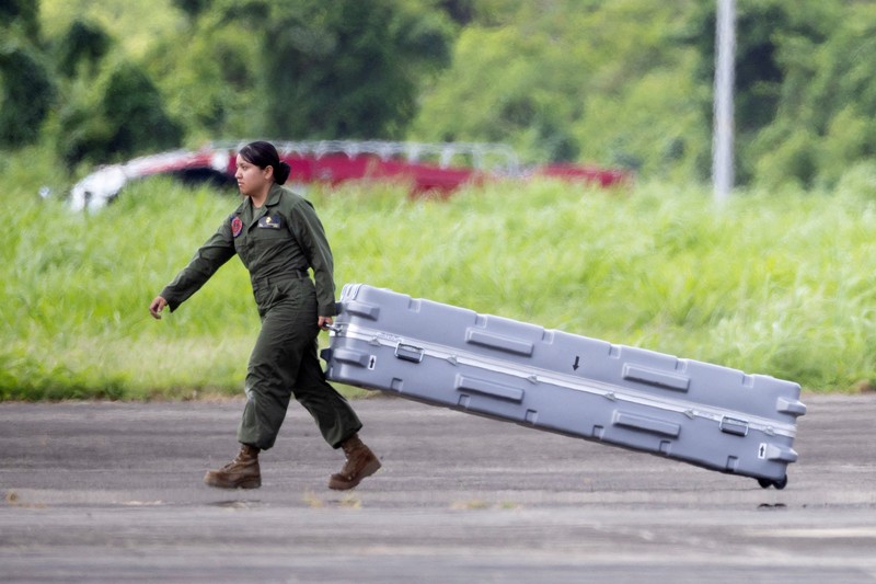 Tensi antara Amerika Serikat dengan Venezuela memanas pekan ini. Washington bahkan mengerahkan lima jet tempur siluman tercanggih F-35 ke Puerto Rico pada Sabtu (13/9/2025), sekutu AS yang merupakan tetangga Venezuela. Tensi antara Amerika Serikat dengan Venezuela memanas pekan ini.
Washington bahkan mengerahkan lima jet tempur siluman tercanggih F-35 ke Puerto Rico pada Sabtu (13/9/2025), sekutu AS yang merupakan tetangga Venezuela. (REUTERS/Ricardo Arduengo)