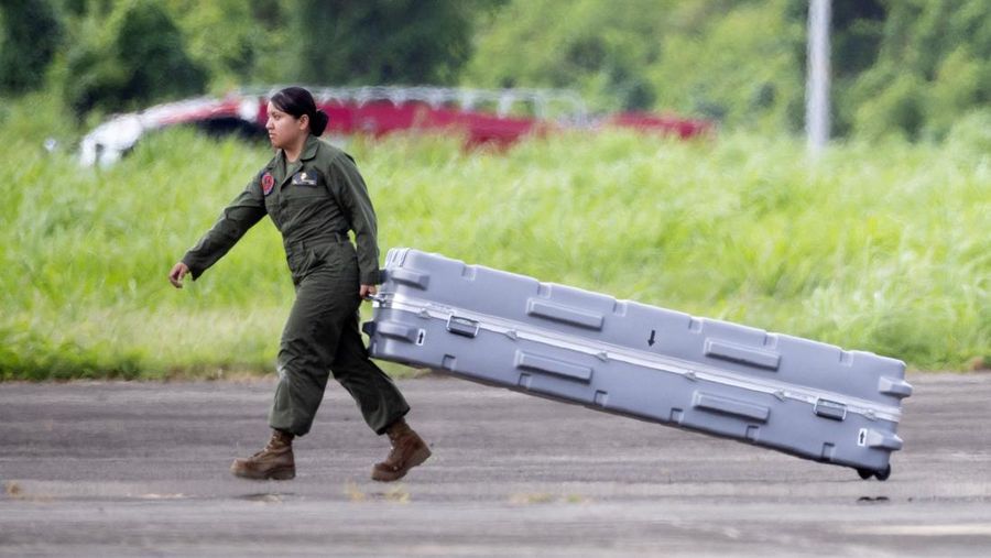 Tensi antara Amerika Serikat dengan Venezuela memanas pekan ini. Washington bahkan mengerahkan lima jet tempur siluman tercanggih F-35 ke Puerto Rico pada Sabtu (13/9/2025), sekutu AS yang merupakan tetangga Venezuela. Tensi antara Amerika Serikat dengan Venezuela memanas pekan ini.
Washington bahkan mengerahkan lima jet tempur siluman tercanggih F-35 ke Puerto Rico pada Sabtu (13/9/2025), sekutu AS yang merupakan tetangga Venezuela. (REUTERS/Ricardo Arduengo)