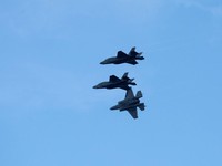 Trump Diam-Diam Deklarasi 'Perang', 5 Jet Tempur AS Dekati Negara Ini
