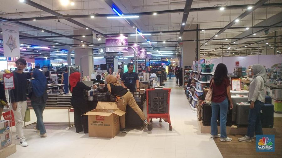Transmart Full Day Sale. (CNBC Indonesia/Elga)