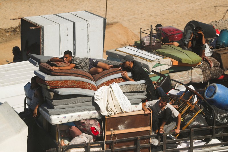 Asap mengepul setelah ledakan di Gaza, terlihat dari Israel, 14 September 2025. Asap mengepul setelah ledakan di Gaza, terlihat dari Israel, 14 September 2025. (REUTERS/Amir Cohen)