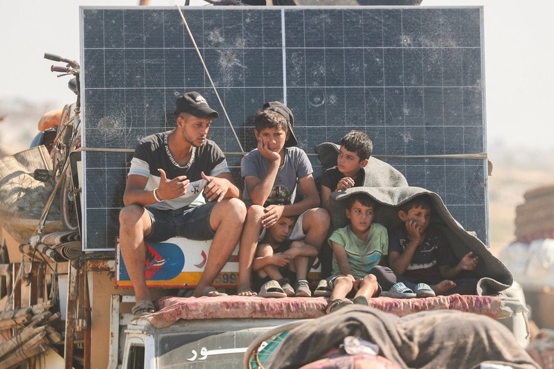 Asap mengepul setelah ledakan di Gaza, terlihat dari Israel, 14 September 2025. Asap mengepul setelah ledakan di Gaza, terlihat dari Israel, 14 September 2025. (REUTERS/Amir Cohen)
