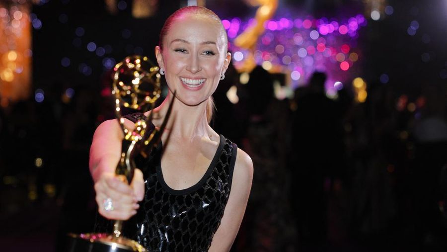 AWARDS-EMMYS/ Britt Lower poses with the Best Actress in a Drama Series award for Severance, at the 77th Primetime Emmy Awards in Los Angeles, California, U.S., September 14, 2025. REUTERS/Daniel Cole