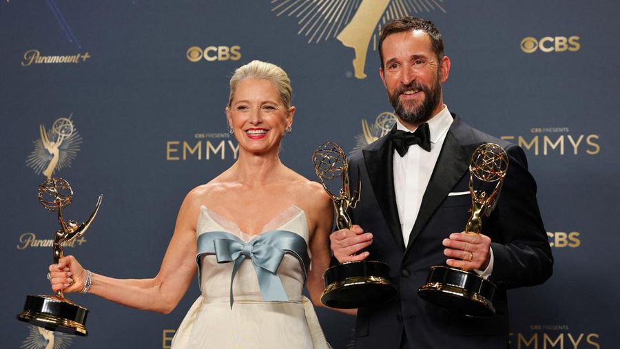 AWARDS-EMMYS/ Britt Lower poses with the Best Actress in a Drama Series award for Severance, at the 77th Primetime Emmy Awards in Los Angeles, California, U.S., September 14, 2025. REUTERS/Daniel Cole