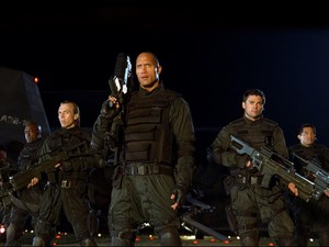Sinopsis Film Doom, Terjebak Bersama Monster Berbahaya