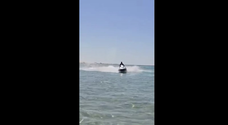 Dari Gaza ke Eropa, melalui jet ski: kisah pelarian Muhammad Dakha. (Reuters)