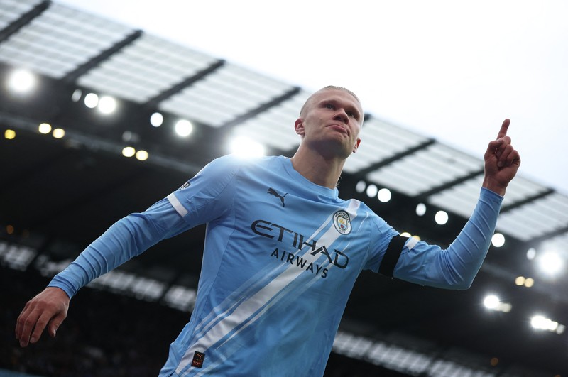 Erling Haaland merayakan gol keduanya untuk Manchester City dalam laga Liga Primer melawan Manchester United di Etihad Stadium, Manchester, 14 September 2025. (REUTERS/Phil Noble)