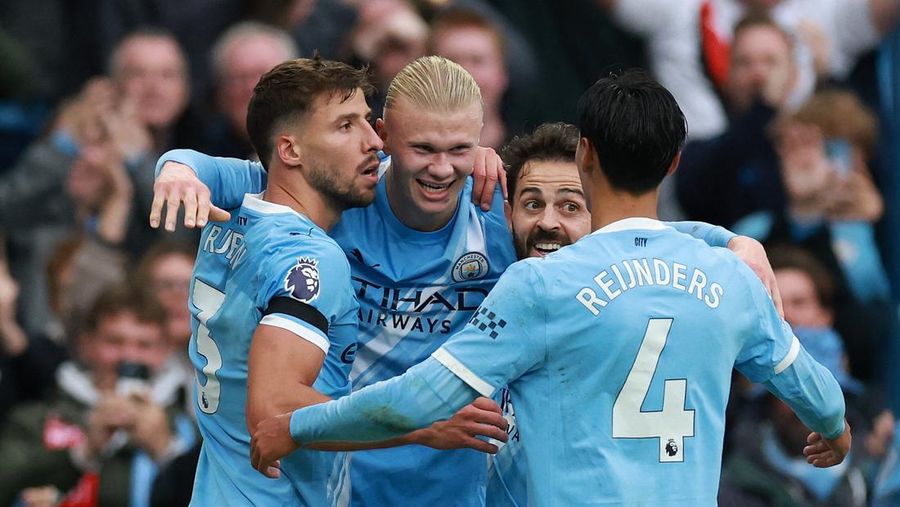 Erling Haaland merayakan gol keduanya untuk Manchester City dalam laga Liga Primer melawan Manchester United di Etihad Stadium, Manchester, 14 September 2025. (REUTERS/Phil Noble)