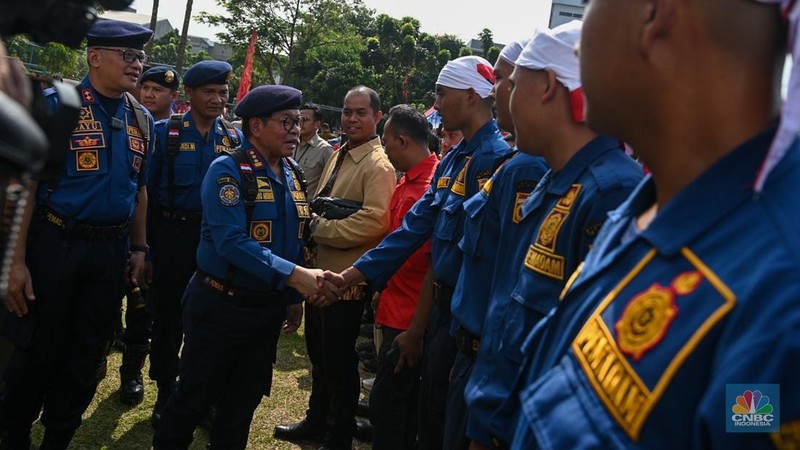 Gubernur DKI Jakarta Pramono Anung saat menghadiri pembukan acara Jakarta Fire Safety Challenge 2025 di Kantor Dinas Penanggulangan Kebakaran dan Penyelamatan (Gulkarmat) Provinsi DKI Jakarta, Senin (15/9/2025).  (CNBC Indonesia/Faisal Rahman)