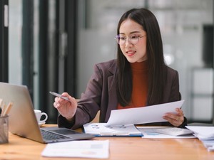 Tanda-tanda Orang Punya IQ Tinggi Dilihat dari Cara Berpakaiannya
