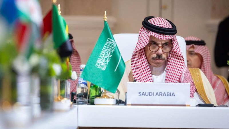 View of the Sheraton Hotel, the venue of the emergency Arab-Islamic summit, for discussing the Israeli attack on Hamas on the Gulf country's soil, in Doha, Qatar, September 15, 2025. REUTERS/Ibraheem Abu Mustafa