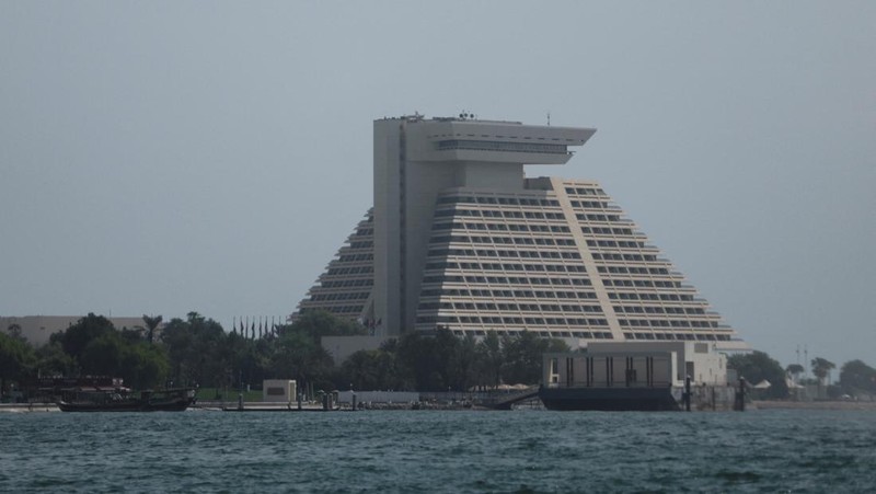 View of the Sheraton Hotel, the venue of the emergency Arab-Islamic summit, for discussing the Israeli attack on Hamas on the Gulf country's soil, in Doha, Qatar, September 15, 2025. REUTERS/Ibraheem Abu Mustafa