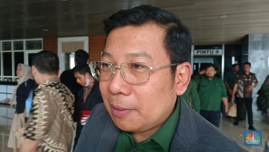 Kepala Badan Pangan Nasional (Bapanas) Arief Prasetyo Adi saat ditemui usai rapat dengar pendapat bersama Komisi IV DPR RI di Kompleks Parlemen, Jakarta, Senin (15/9/2025). (CNBC Indonesia/Martyasari Rizky)