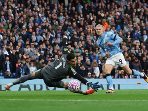 Top Skor Liga Inggris: Haaland Tersubur usai 2 Kali Jebol Gawang MU