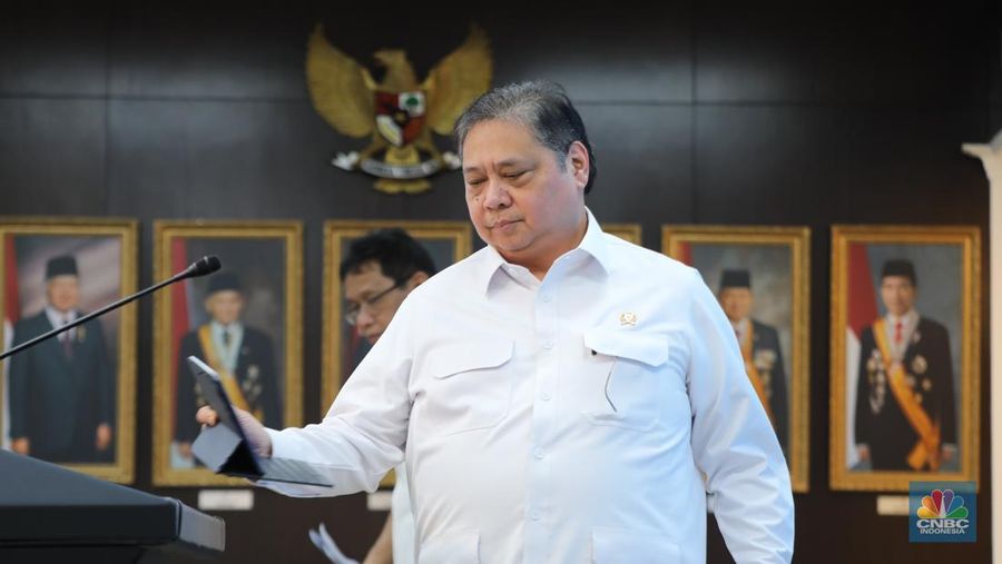 Menko Perekonomian, Airlangga Hartarto saat kopres di Istana Kepresidenan, Jakarta, Senin (15/9/2025). (CNBC Indonesia/Tri Susilo)
