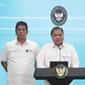 Menteri Keuangan, Purbaya Yudhi Sadewa dan Menteri Koordinator Bidang Perekonomian, Airlangga Hartarto saat menyampaikan konferensi pers di Kantor Presiden, Senin (15/9/2025). (Tangkapan Layar Youtube/Sekretariat Presiden)