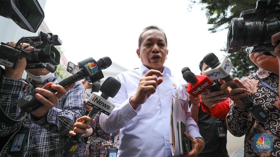 Menteri Koperasi Ferry Joko Juliantono di Istana Kepresidenan, Jakarta, Senin (15/9/2025). (CNBC Indonesi/Tri Susilo)