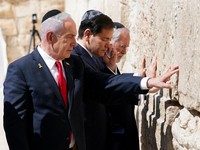 Detik-Detik Tangan Kanan Trump di Tembok Ratap Tangis dengan Netanyahu