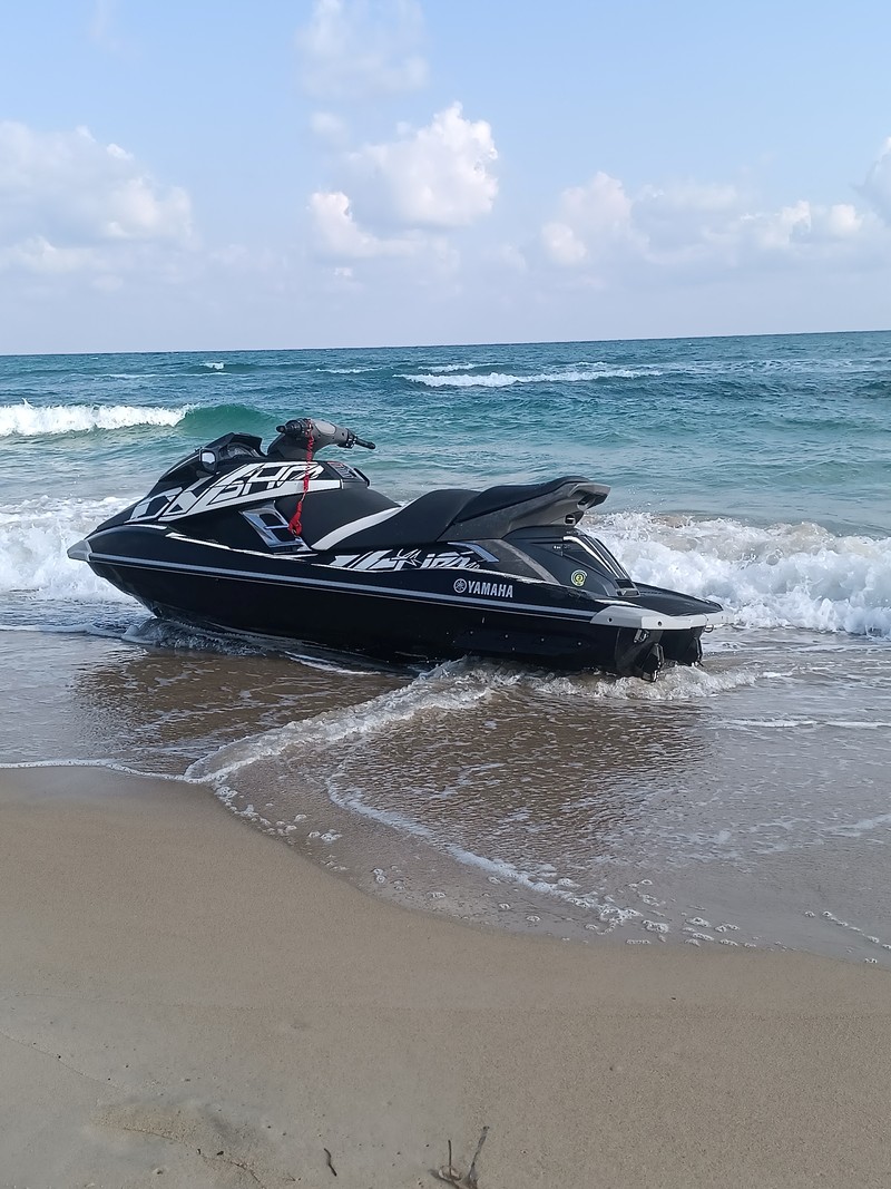 Dari Gaza ke Eropa, melalui jet ski: kisah pelarian Muhammad Dakha. (Reuters)