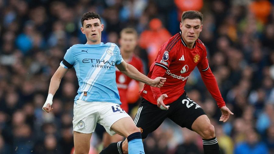 Erling Haaland merayakan gol keduanya untuk Manchester City dalam laga Liga Primer melawan Manchester United di Etihad Stadium, Manchester, 14 September 2025. (REUTERS/Phil Noble)