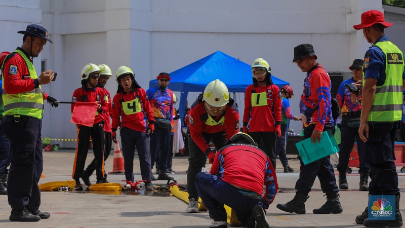 Gubernur DKI Jakarta Pramono Anung saat menghadiri pembukan acara Jakarta Fire Safety Challenge 2025 di Kantor Dinas Penanggulangan Kebakaran dan Penyelamatan (Gulkarmat) Provinsi DKI Jakarta, Senin (15/9/2025).  (CNBC Indonesia/Faisal Rahman)